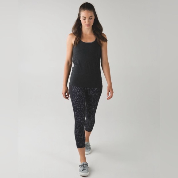 Lululemon Give Me Qi Crop - Size 4, Mink Berry/Black, leggings - Picture 2 of 10